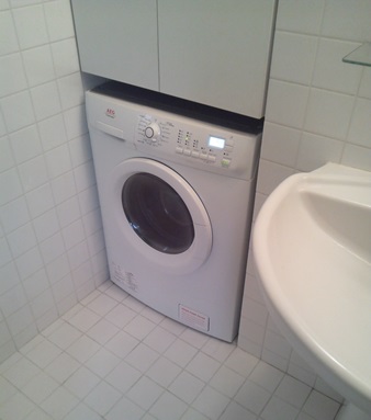 AEG 全自動洗濯乾燥機 EWW1273!洗濯機上部に収納を設置、洗面所が片付きました。