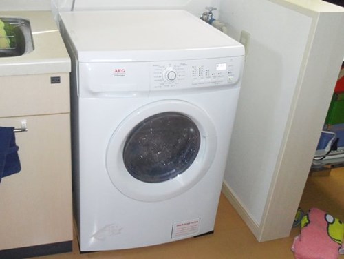 AEG 全自動洗濯乾燥機 EWW1273　キッチン横に単独設置